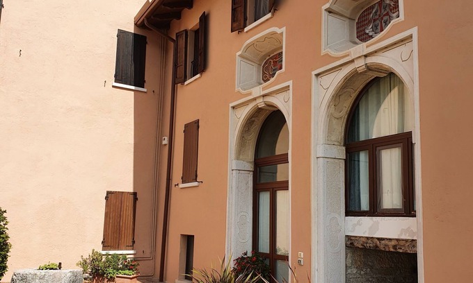 Villanuova sul Clisi Apartment | Self Catering Apartment In A Beautiful 16th Century Building