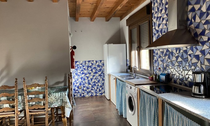Candeleda Villa | Self catering Higueras y Olivos for 12 people