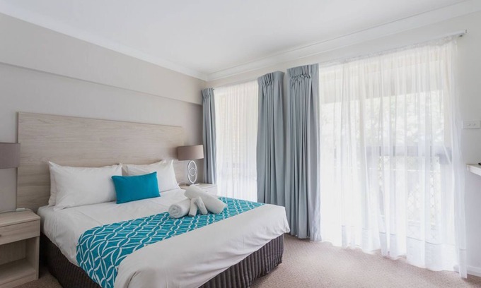 West Busselton Apartment | Self-Contained Beachside Apartments with outdoor pool, BBQ, Games & Play Areas
