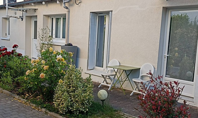 Garches Apartment | Self-contained T4 apartments just outside Paris for 2 families/friends