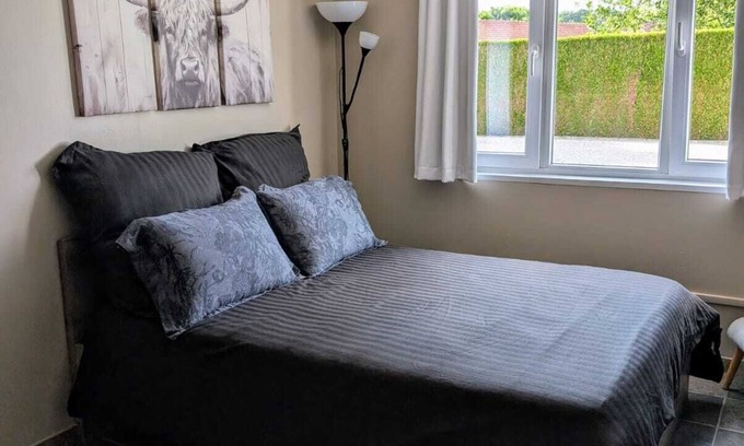 Bayenghem-les-Eperlecques Apartment | Self-contained apartment with swimming pool