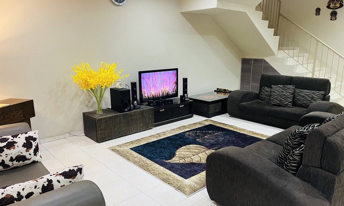 Seremban House | Semi - D HomeStay Seremban 2