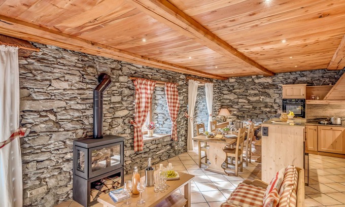 Les Brevieres Ski Chalet | Semi-detached chalet 16 people 7 bedrooms, ski in/ski out Tignes les Brévières