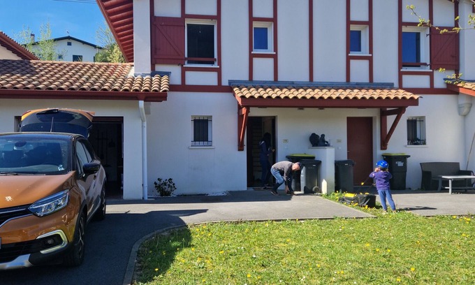 Mouguerre House | Semi-detached house 7min from Bayonne.