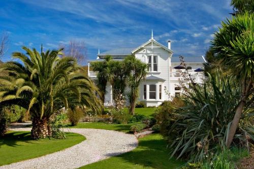 Picton Bed & Breakfast | Sennen House Boutique Accommodation