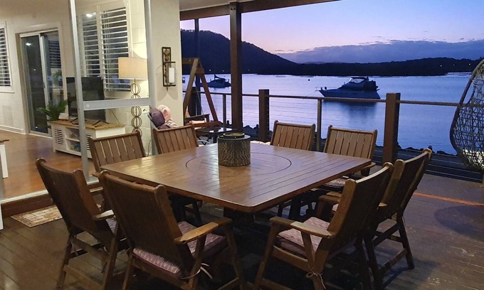 Dunbogan Apartment | Sensational Waterfront Apartment