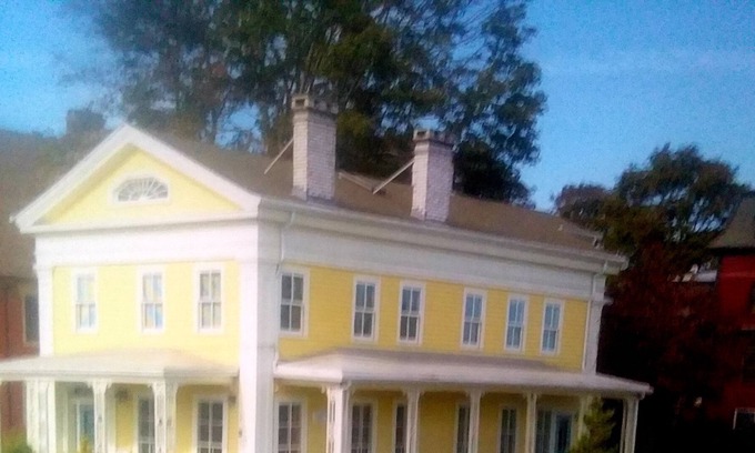 New London Apartment | Separate apartment in ship captain's house. Quiet neighborhood. Near beach.