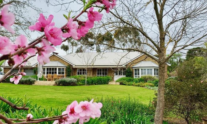 Seppeltsfield House | Seppeltsfield Vineyard Retreat - 3 Bedroom Holiday Home