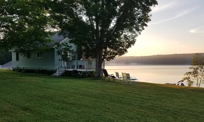 Newcastle Cottage | September 2025 Availability Damariscotta lakefront house on Maine's coast