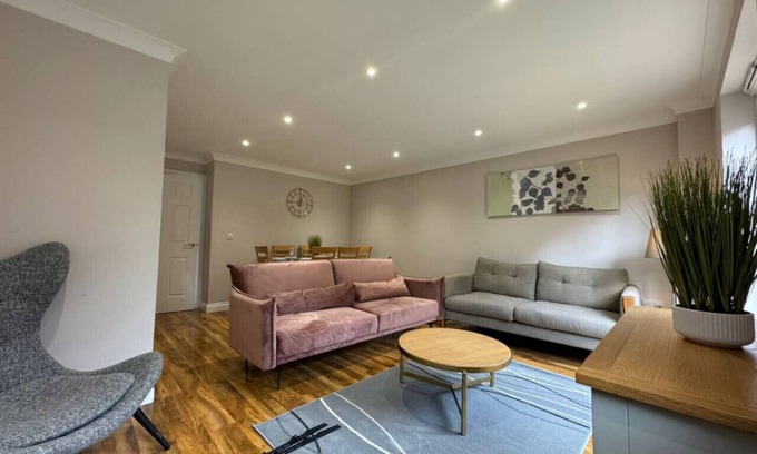 Swindon House | September Disc Long Stay - Contractors