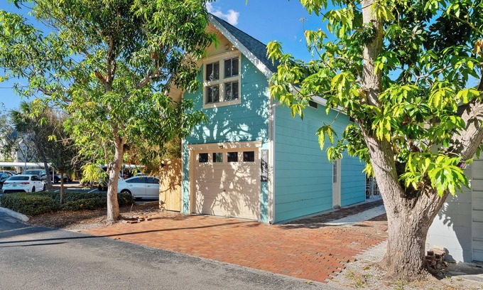Bradenton House | September discount,15 mins to AMI, walk to Main St