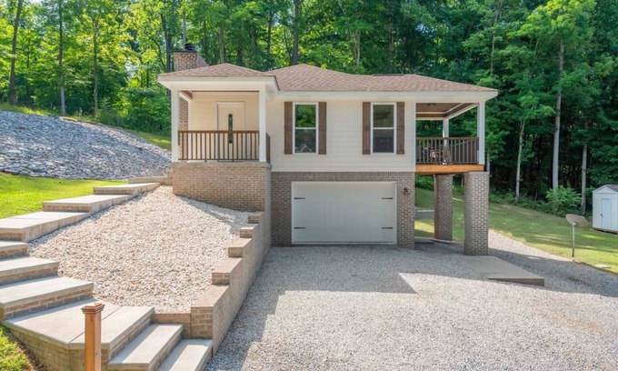 Andersonville House | Sequoyah Marina Craftsman| Near Marina