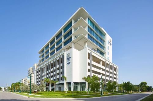 Ojus Hotel | SERENA Hotel Aventura Miami, Tapestry Collection by Hilton