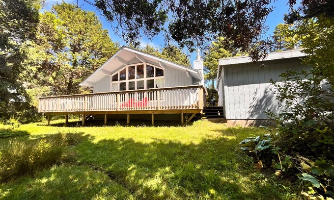 South Beach House | Serene 2-bedroom house with with short walk to beach in South Beach