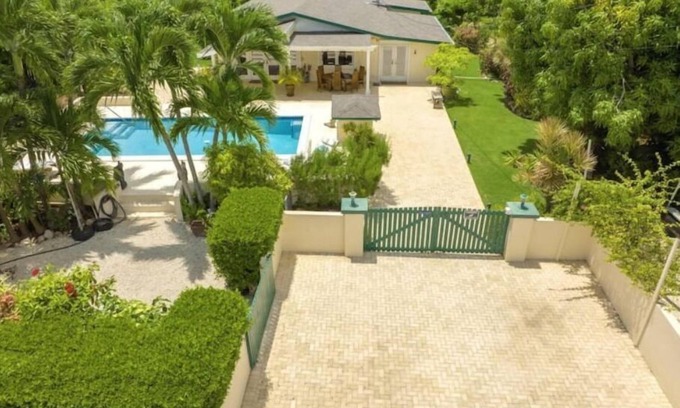 Newlands House | Serene 3 Bedroom Home with Saltwater Pool & Gardens