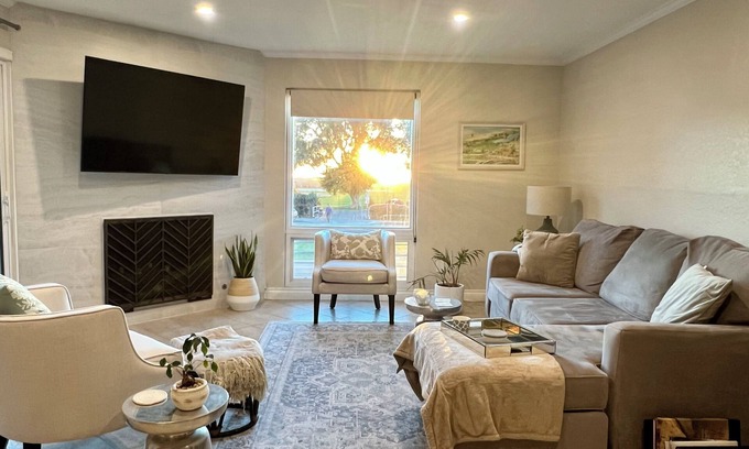 Playa Del Rey Condo | Serene Beach Condo with Sunset Views in Every Room
