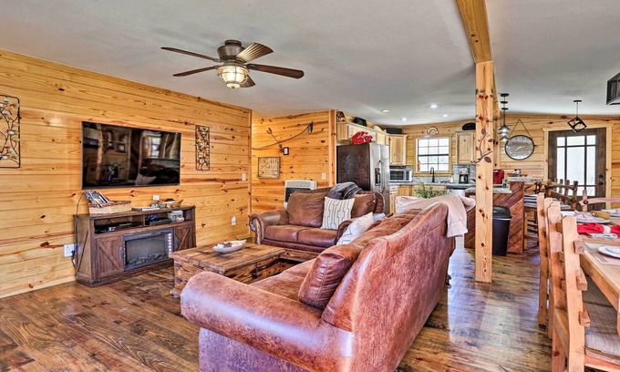 Big Cedar Cabin | Serene Cabins w/Decks & 8 Acres on Kiamichi River
