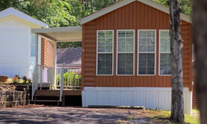 Gatlinburg - Pigeon Forge Cottage | Serene Cottage near Dollywood