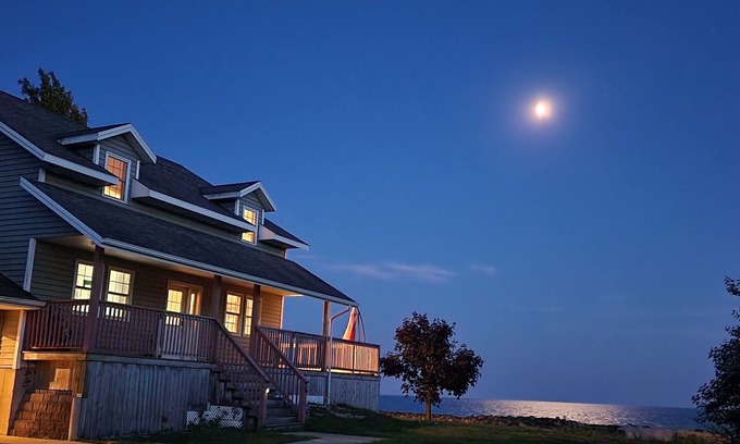 Harwich Cottage | Serene Cottage on the shores of Lake Erie