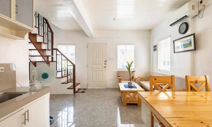 Urdaneta City House | Serene Cozy Air Con Home in Fully-Secured Complex