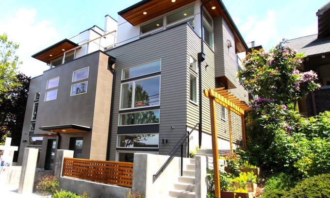Eastlake House | Serene Eastlake Home | Walled Patio & Gourmet Kitchen | Fantastic Location