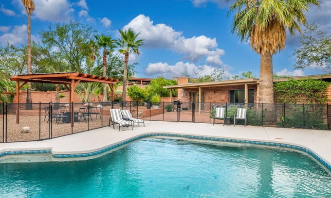 Tucson House | 🏝 Serene Foothills Oasis w/ Pool & Grill, Sleeps 10 🏝