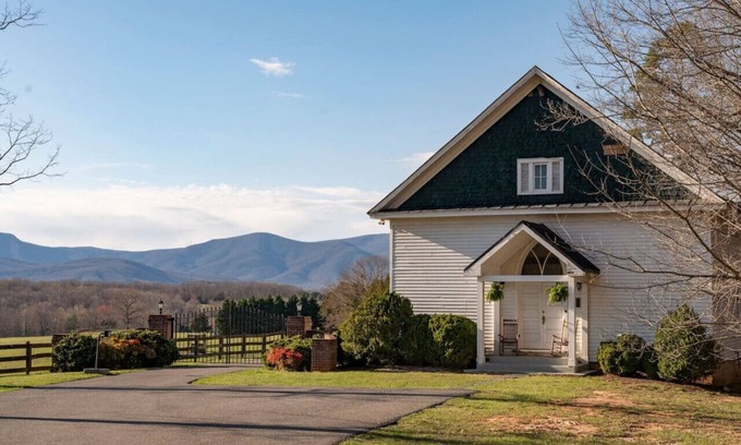 Goode House | Serene History-Soaked Retreat | VA Countryside