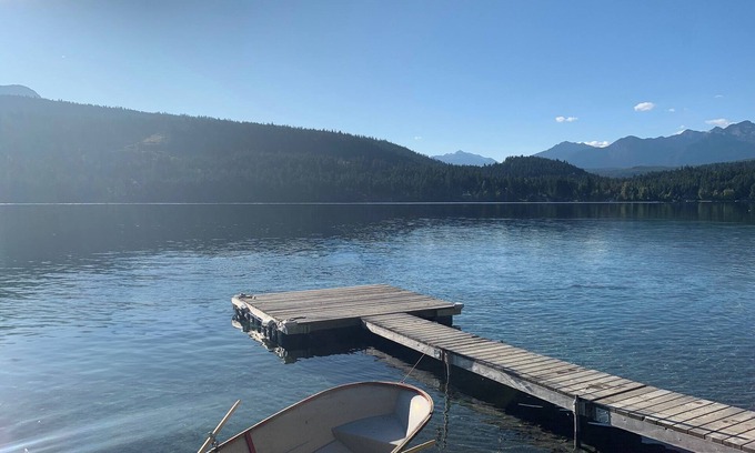 Squamish-Lillooet Regional District Cabin | Serene Lakeside Cabin with Breathtaking 180° Mountain Views-Your Perfect Escape!