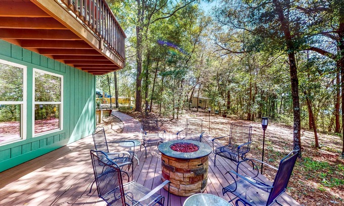 Chipley House | Serene lakeside home with modern upgrades, kayak