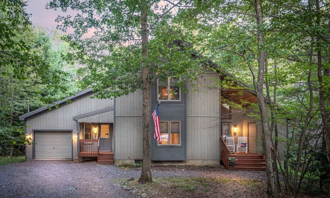 Pocono Pines House | Serene mountain escape in beautiful Lake Naomi