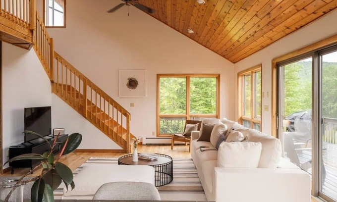 Fleischmanns House | Serene Mountain Lodge w Stunning Views