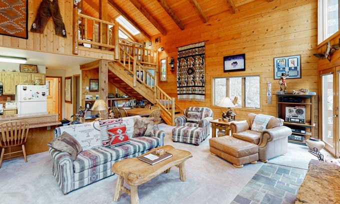Almont Cabin | Serene mountainside cabin, with washer/dryer - near skiing