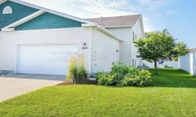 West Fargo House | Serene NeighborhoodHospitalInterstateCity attractionInterstate