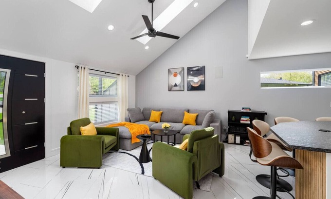 Rockford House | Serene Oasis Near Rock River