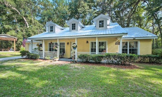 Old Town House | Serene Old Town Getaway Near Suwannee River!