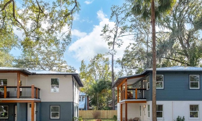University Heights House | Serene Place Complex - Walk to UF - Free Parking