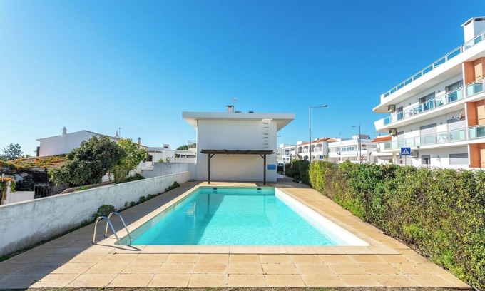 Olhos D'Agua House | Serene Spacious House | Swimming Pool and Garden