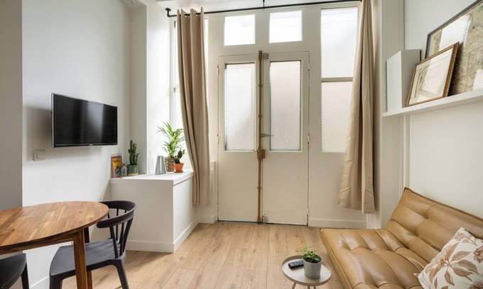 Quartier de la Goutte-d'Or Apartment | Serene Studio Apartment, 5 Mins to Sacré Coeur