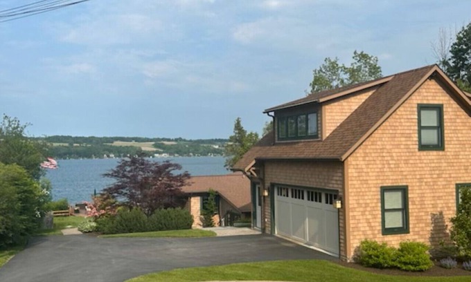 Skaneateles House | Serene Studio-Skaneateles Lake Front