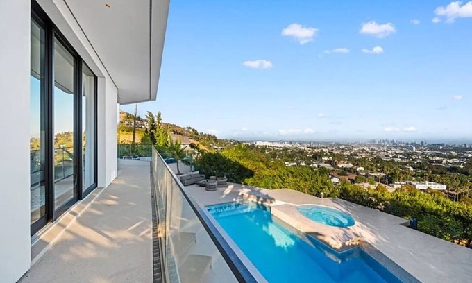 West Hollywood Villa | Serene Vista Villa In Beverly