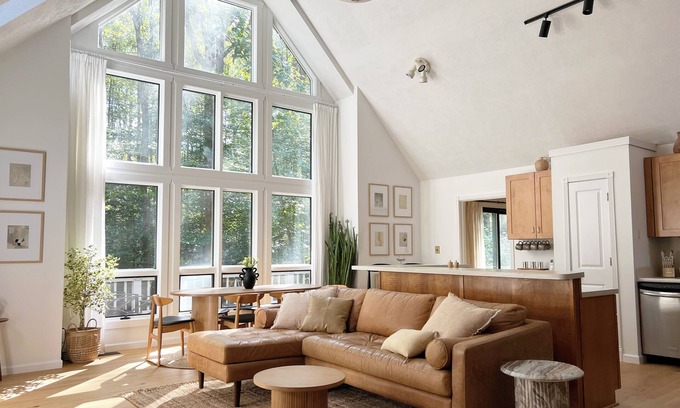 Walkerton House | Serene Woodland Wellness Retreat with Sauna, Cold Plunge & Hot Tub