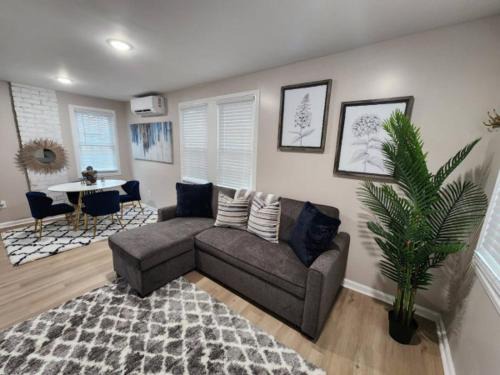 Midtown House | Serenity Carriage Retreat