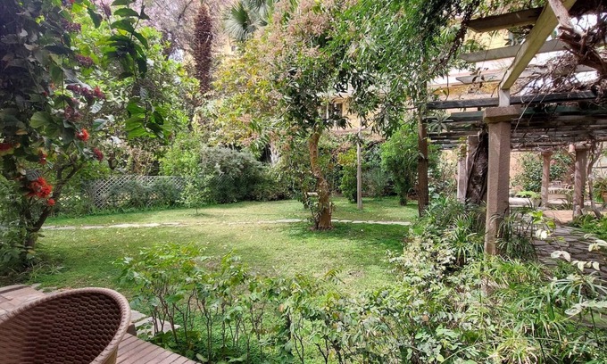 Maadi House | Serenity Maisonette: Enchanting Garden Hideaway