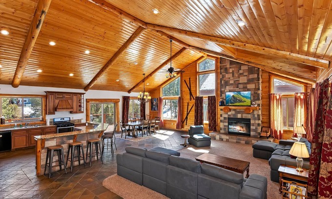 Eagle Mountain Estates Cabin | Serenity Now Lodge by Destination Big Bear: Luxury Log Home in Castle Glen Estates! Hot Tub! Pool Table! Ping Pong!