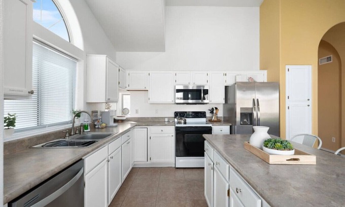 La Buena Vida House | Serenity Retreat | West Cavalier | Glendale Oasis