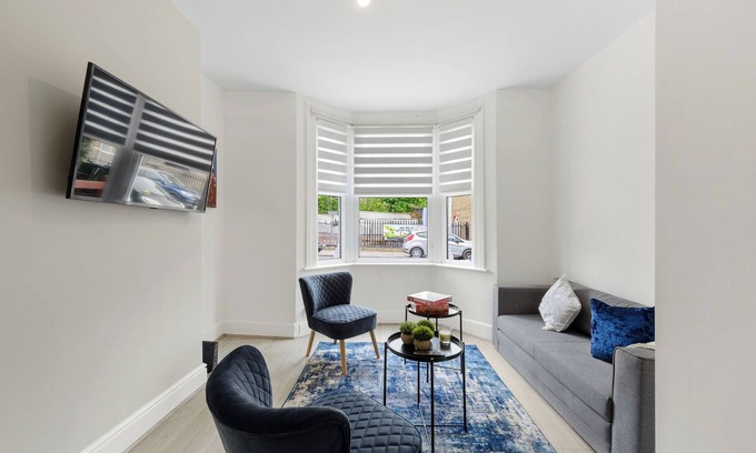 Bruce Grove House | Serenity, Scenery, Shopping, & Sports