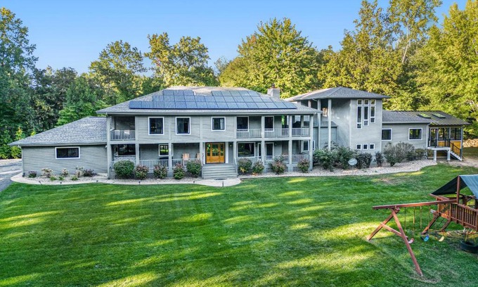 Saint Joseph House | Serenity Woods Family Retreat