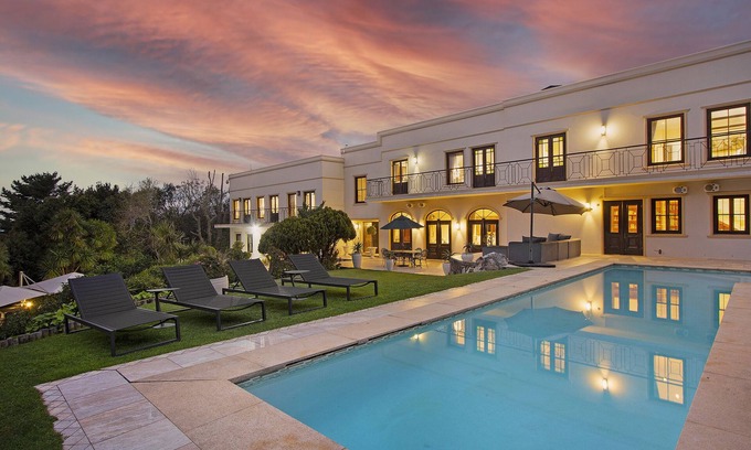 Constantia Villa | Serviced Exclusive Private Constantia Villa