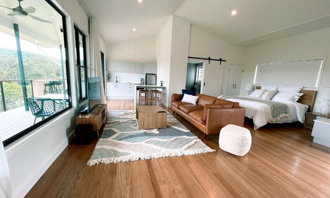 Beerwah House | Seven Peaks Farm Stay