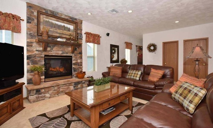 Seven Springs Condo | Seven Springs Woodridge 4 Bedroom Premium Condo, Mountain Views! by RedAwning